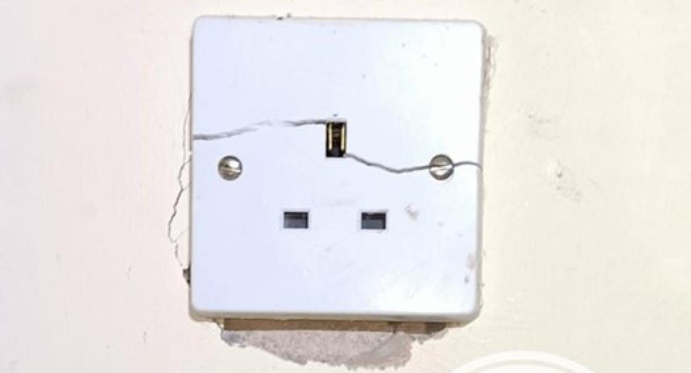 Electrical Faults Fixed, Liverpool - Cracked socket