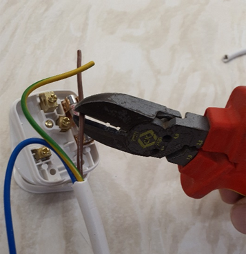 How to wire a plug UK