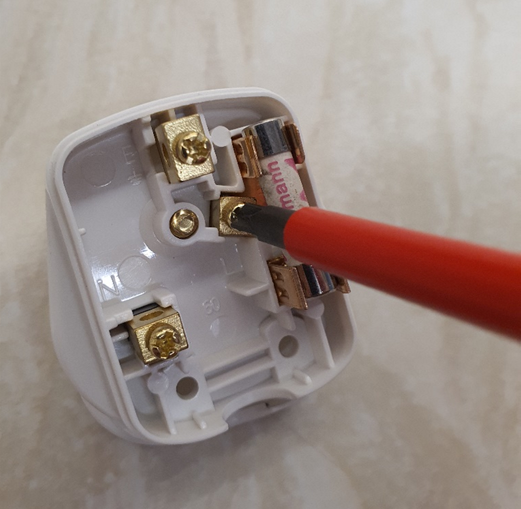 How to wire a plug UK