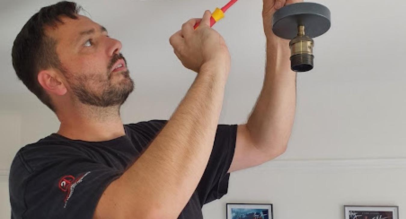 How to change a light fitting